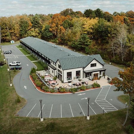 莱诺克斯 Berkshires Untold酒店 外观 照片